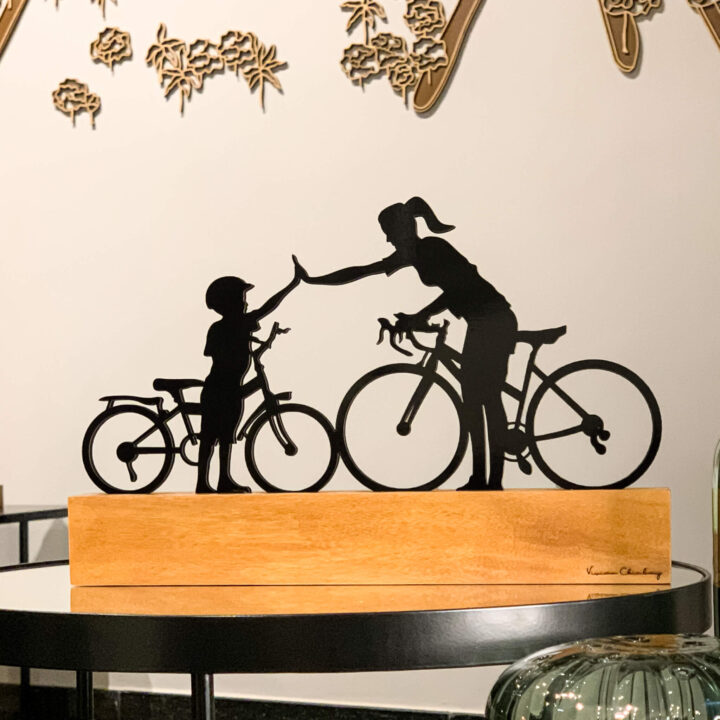 Troféu Silhueta Família Mãe e Filho Ciclistas