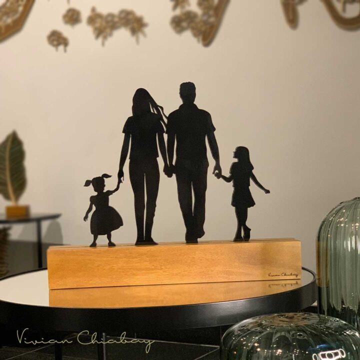 Troféu Silhueta Família Casal, Filha e Filha Bebê