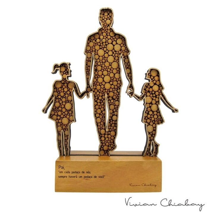 Troféu Silhueta Poá Família Pai e duas Filhas