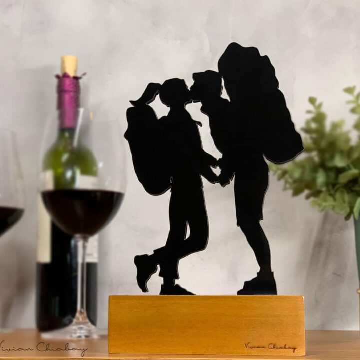 Troféu Silhueta Casal Mochileiros