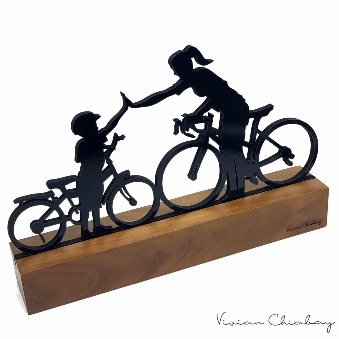 Troféu Silhueta Família Mãe e Filho Ciclistas - Image 3